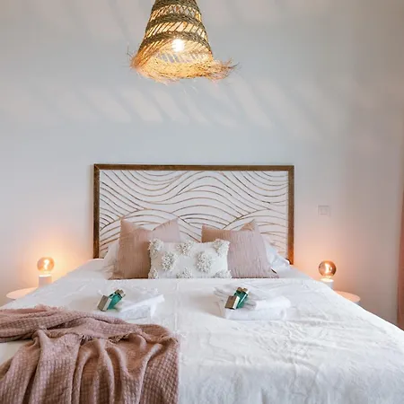 Apartment Huswell - Your Perfect Coastal Escape With Swimming Pool