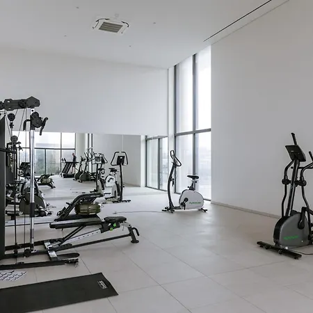 Huswell - Your Perfect Coastal Escape With Swimming Pool Apartment