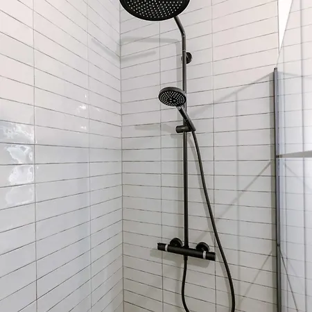 Huswell - Your Perfect Coastal Escape With Swimming Pool