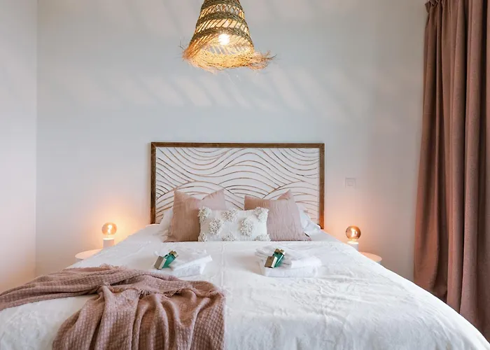 Daire Huswell - Your Perfect Coastal Escape With Swimming Pool