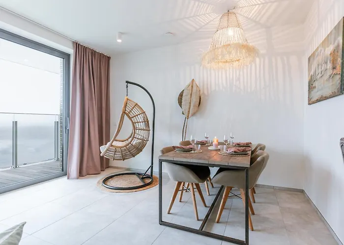 Apartment Huswell - Your Perfect Coastal Escape With Swimming Pool *