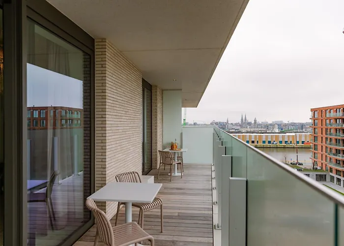 Huswell - Your Perfect Coastal Escape With Swimming Pool Daire