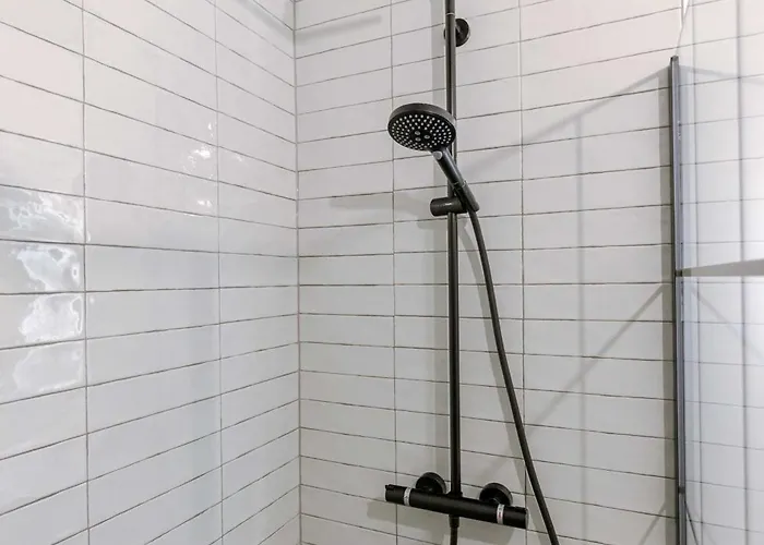 Huswell - Your Perfect Coastal Escape With Swimming Pool