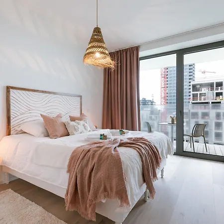 Апартаменты Huswell - Your Perfect Coastal Escape With Swimming Pool